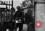 Standbild Kaplan Deggendorf Deutschland, 1945, aus Sekunde 16 historischem Filmmaterial Videoclip 65675068331