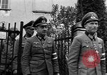 Standbild Kaplan Deggendorf Deutschland, 1945, aus Sekunde 22 historischem Filmmaterial Videoclip 65675068331