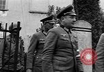 Standbild Kaplan Deggendorf Deutschland, 1945, aus Sekunde 23 historischem Filmmaterial Videoclip 65675068331