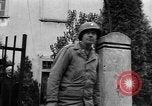 Standbild Kaplan Deggendorf Deutschland, 1945, aus Sekunde 25 historischem Filmmaterial Videoclip 65675068331
