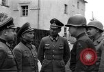 Standbild Kaplan Deggendorf Deutschland, 1945, aus Sekunde 29 historischem Filmmaterial Videoclip 65675068331