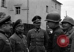 Standbild Kaplan Deggendorf Deutschland, 1945, aus Sekunde 32 historischem Filmmaterial Videoclip 65675068331
