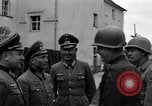 Standbild Kaplan Deggendorf Deutschland, 1945, aus Sekunde 37 historischem Filmmaterial Videoclip 65675068331