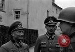 Standbild Kaplan Deggendorf Deutschland, 1945, aus Sekunde 42 historischem Filmmaterial Videoclip 65675068331