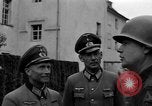 Standbild Kaplan Deggendorf Deutschland, 1945, aus Sekunde 43 historischem Filmmaterial Videoclip 65675068331