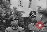 Standbild Kaplan Deggendorf Deutschland, 1945, aus Sekunde 56 historischem Filmmaterial Videoclip 65675068331