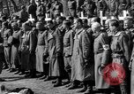 Standbild Vergraben von Wöbbelin KZ-Opfer Ludwigslust Deutschland, 1945, aus Sekunde 44 historischem Filmmaterial Videoclip 65675068333