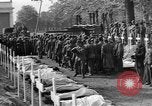 Standbild Vergraben von Wöbbelin KZ-Opfer Ludwigslust Deutschland, 1945, aus Sekunde 48 historischem Filmmaterial Videoclip 65675068333