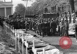 Standbild Vergraben von Wöbbelin KZ-Opfer Ludwigslust Deutschland, 1945, aus Sekunde 53 historischem Filmmaterial Videoclip 65675068333