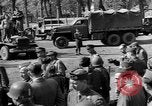 Standbild Vergraben von Wöbbelin KZ-Opfer Ludwigslust Deutschland, 1945, aus Sekunde 55 historischem Filmmaterial Videoclip 65675068333