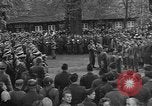 Standbild Vergraben von Wöbbelin KZ-Opfer Ludwigslust Deutschland, 1945, aus Sekunde 57 historischem Filmmaterial Videoclip 65675068333