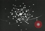 Standbild Struktur des Atoms zu den Kindern erklärt Kanada, 1948, aus Sekunde 8 historischem Filmmaterial Videoclip 65675068343