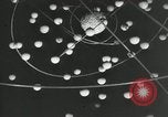 Standbild Struktur des Atoms zu den Kindern erklärt Kanada, 1948, aus Sekunde 11 historischem Filmmaterial Videoclip 65675068343