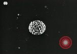 Standbild Struktur des Atoms zu den Kindern erklärt Kanada, 1948, aus Sekunde 57 historischem Filmmaterial Videoclip 65675068343