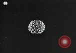 Standbild Struktur des Atoms zu den Kindern erklärt Kanada, 1948, aus Sekunde 60 historischem Filmmaterial Videoclip 65675068343