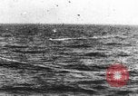 Image British navire torpillé et coulé Première Guerre Mondiale Théâtre européen, 1917, de la seconde 8 séquences d'archives historiques vidéo 65675068362