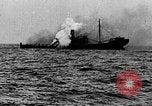 Image British navire torpillé et coulé Première Guerre Mondiale Théâtre européen, 1917, de la seconde 14 séquences d'archives historiques vidéo 65675068362