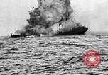 Image British navire torpillé et coulé Première Guerre Mondiale Théâtre européen, 1917, de la seconde 16 séquences d'archives historiques vidéo 65675068362