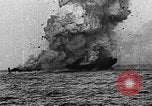 Image British navire torpillé et coulé Première Guerre Mondiale Théâtre européen, 1917, de la seconde 18 séquences d'archives historiques vidéo 65675068362