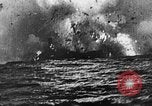Image British navire torpillé et coulé Première Guerre Mondiale Théâtre européen, 1917, de la seconde 23 séquences d'archives historiques vidéo 65675068362
