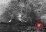 Image British navire torpillé et coulé Première Guerre Mondiale Théâtre européen, 1917, de la seconde 24 séquences d'archives historiques vidéo 65675068362