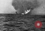 Image British navire torpillé et coulé Première Guerre Mondiale Théâtre européen, 1917, de la seconde 28 séquences d'archives historiques vidéo 65675068362