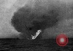 Image British navire torpillé et coulé Première Guerre Mondiale Théâtre européen, 1917, de la seconde 30 séquences d'archives historiques vidéo 65675068362