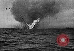 Image British navire torpillé et coulé Première Guerre Mondiale Théâtre européen, 1917, de la seconde 32 séquences d'archives historiques vidéo 65675068362