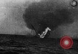 Image British navire torpillé et coulé Première Guerre Mondiale Théâtre européen, 1917, de la seconde 33 séquences d'archives historiques vidéo 65675068362