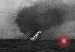 Image British navire torpillé et coulé Première Guerre Mondiale Théâtre européen, 1917, de la seconde 34 séquences d'archives historiques vidéo 65675068362