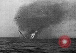 Image British navire torpillé et coulé Première Guerre Mondiale Théâtre européen, 1917, de la seconde 35 séquences d'archives historiques vidéo 65675068362