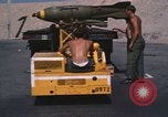 Standbild Crew von B-52D Flugzeuge Thailand, 1970, aus Sekunde 49 historischem Filmmaterial Videoclip 65675068370