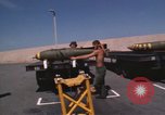 Standbild Crew von B-52D Flugzeuge Thailand, 1970, aus Sekunde 9 historischem Filmmaterial Videoclip 65675068372