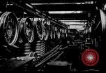 Immagine di Automobile linea di assemblaggio United States USA, 1929, secondo 4 filmato di repertorio 65675068384