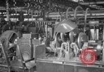 Immagine di Automobile linea di assemblaggio United States USA, 1929, secondo 16 filmato di repertorio 65675068384