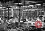 Immagine di Automobile linea di assemblaggio United States USA, 1929, secondo 11 filmato di repertorio 65675068386