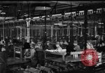 Immagine di Automobile linea di assemblaggio United States USA, 1929, secondo 15 filmato di repertorio 65675068386