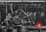 Immagine di Automobile linea di assemblaggio United States USA, 1929, secondo 20 filmato di repertorio 65675068386