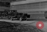 Standbild Verschrottung alter Automobile United States USA, 1930, aus Sekunde 6 historischem Filmmaterial Videoclip 65675068387