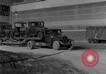 Standbild Verschrottung alter Automobile United States USA, 1930, aus Sekunde 7 historischem Filmmaterial Videoclip 65675068387
