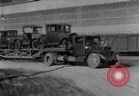Standbild Verschrottung alter Automobile United States USA, 1930, aus Sekunde 8 historischem Filmmaterial Videoclip 65675068387