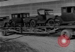 Standbild Verschrottung alter Automobile United States USA, 1930, aus Sekunde 10 historischem Filmmaterial Videoclip 65675068387