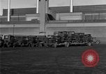 Standbild Verschrottung alter Automobile United States USA, 1930, aus Sekunde 22 historischem Filmmaterial Videoclip 65675068387
