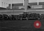 Standbild Verschrottung alter Automobile United States USA, 1930, aus Sekunde 24 historischem Filmmaterial Videoclip 65675068387