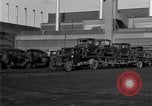 Standbild Verschrottung alter Automobile United States USA, 1930, aus Sekunde 25 historischem Filmmaterial Videoclip 65675068387