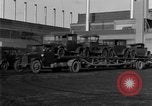 Standbild Verschrottung alter Automobile United States USA, 1930, aus Sekunde 27 historischem Filmmaterial Videoclip 65675068387