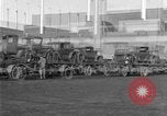 Standbild Verschrottung alter Automobile United States USA, 1930, aus Sekunde 28 historischem Filmmaterial Videoclip 65675068387