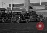 Standbild Verschrottung alter Automobile United States USA, 1930, aus Sekunde 31 historischem Filmmaterial Videoclip 65675068387
