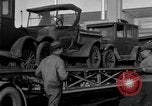 Standbild Verschrottung alter Automobile United States USA, 1930, aus Sekunde 37 historischem Filmmaterial Videoclip 65675068387
