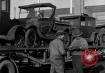 Standbild Verschrottung alter Automobile United States USA, 1930, aus Sekunde 39 historischem Filmmaterial Videoclip 65675068387